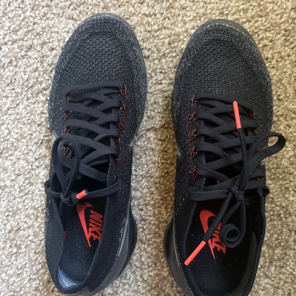 Nike Vapormax - Picture 2 of 5